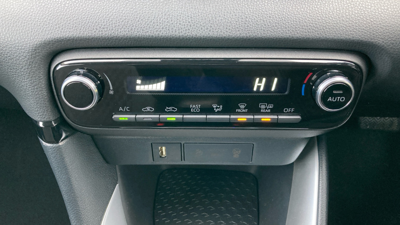 Toyota Yaris 1.5 Hybrid Design 5dr CVT Hybrid Hatchback